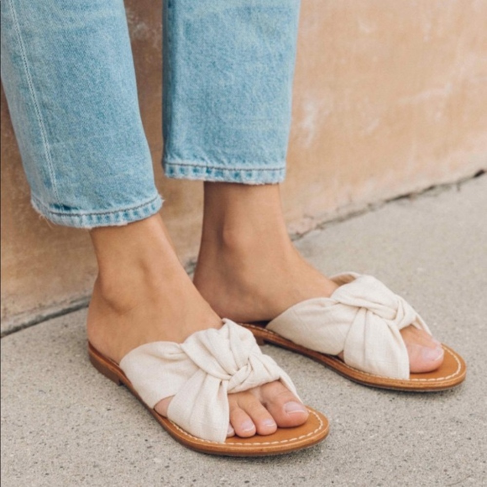 Soludos cream flat knotted sandals size 9.5